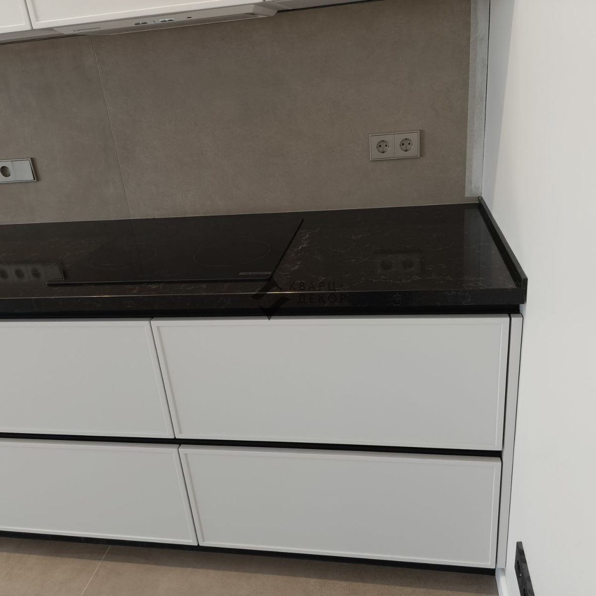 Столешница из кварцевого агломерата Vicostone Java Noir BQ 8812