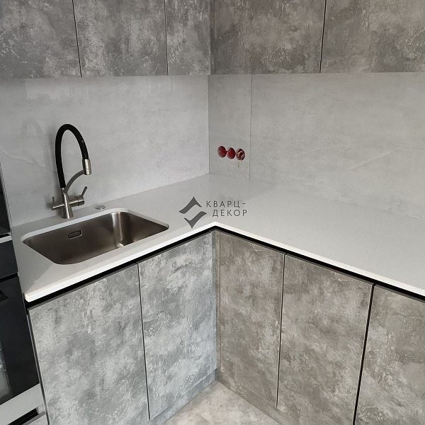 Столешница из кварцевого агломерата Vicostone BQ 8